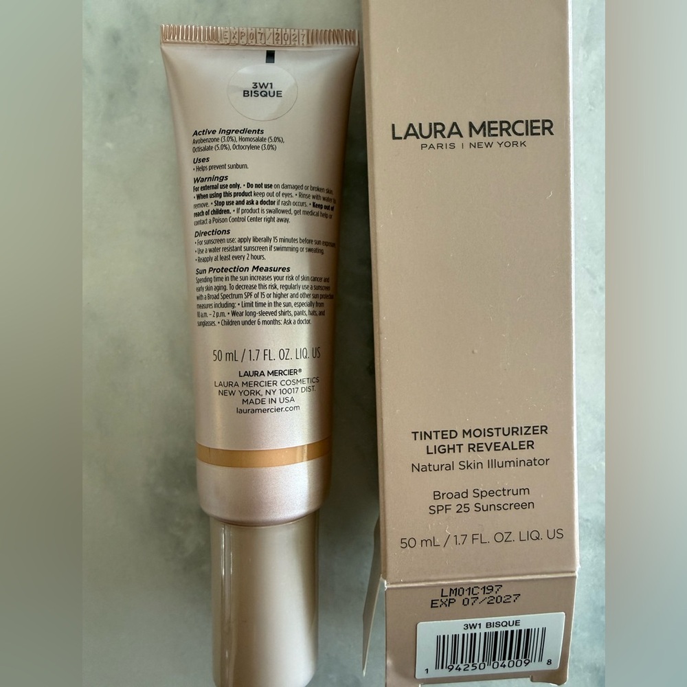 Laura Mercier Tinted Moisturizer Light Revealer - Cream Shade Bisque - Picture 8 of 11
